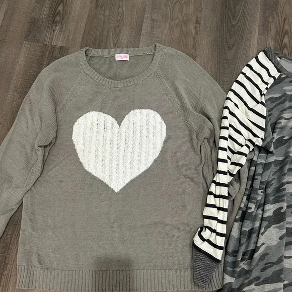 Pink lily sweater and shirt bundle - Picture 3 of 11